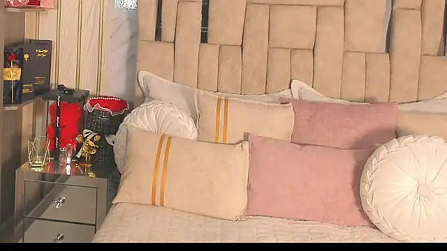 emilyoliver online show from December 21, 8:13 pm