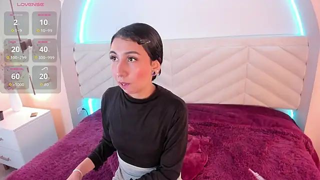 Isabella Crofts online show from April 2, 3:04 am