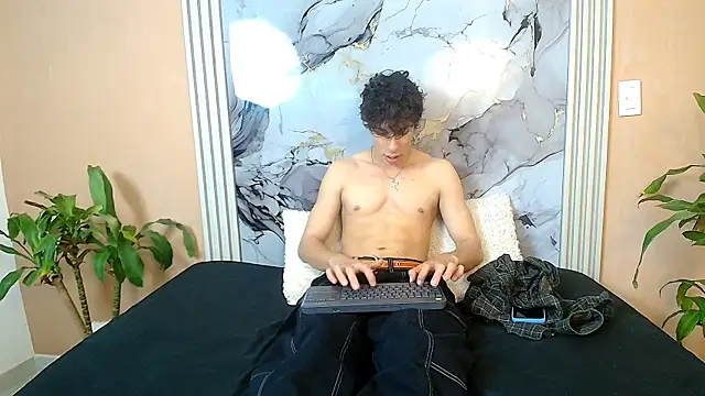 chris evans27 online show from December 4, 2:36 am