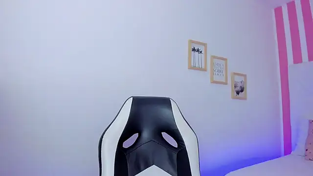 Emi Rosee online show from November 29, 1:48 pm