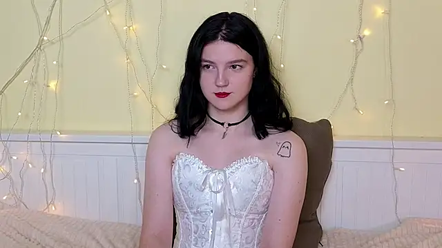 LatinaHuguenin online show from November 17, 9:10 am