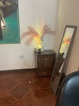 alisaa jhons1 online show from April 7, 11:51 pm