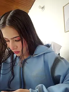 Celeste Moretti online show from November 12, 1:42 pm