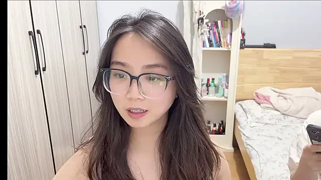 Hmm 0303 online show from February 24, 4:49 pm