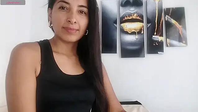 Roxy Desiree online show from December 3, 4:42 pm