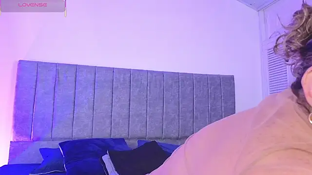 CurvyRosse  online show from December 15, 12:10 pm