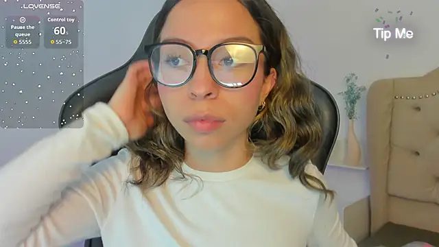 LuluuBerry online show from November 24, 3:36 pm