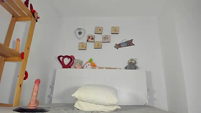 Blueee diamond online show from April 16, 9:39 pm