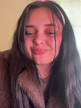 candicewest  online show from April 4, 6:18 pm