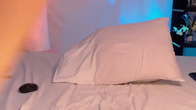 Belladonna lips online show from March 27, 8:26 am