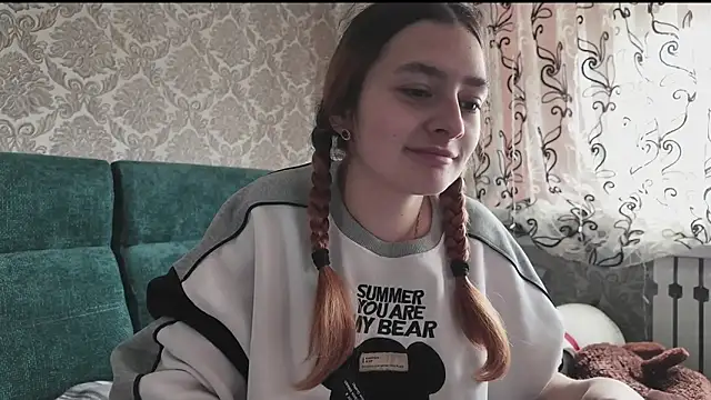 SweetLiaison online show from April 14, 6:13 am