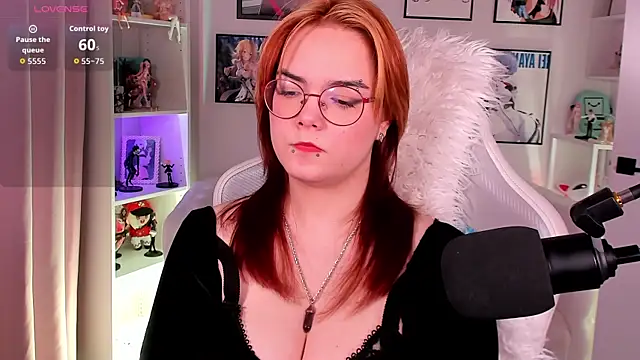 Lily  Evans online show from March 3, 3:45 am