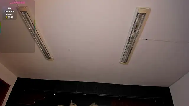 Saara Corraless online show from November 15, 8:32 pm