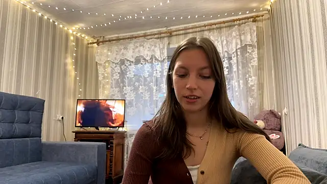 CarliBatas online show from November 8, 12:43 pm