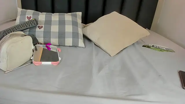 NicoletCherry   online show from December 3, 8:00 pm