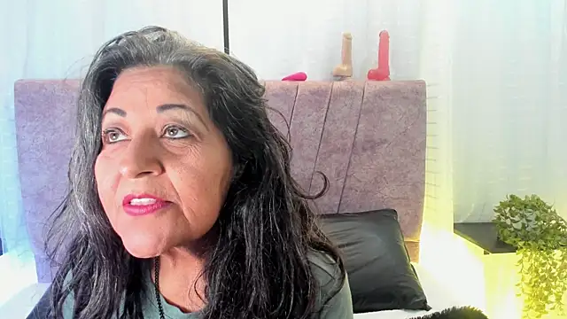 Victoriaa Anderson online show from March 21, 2:00 pm