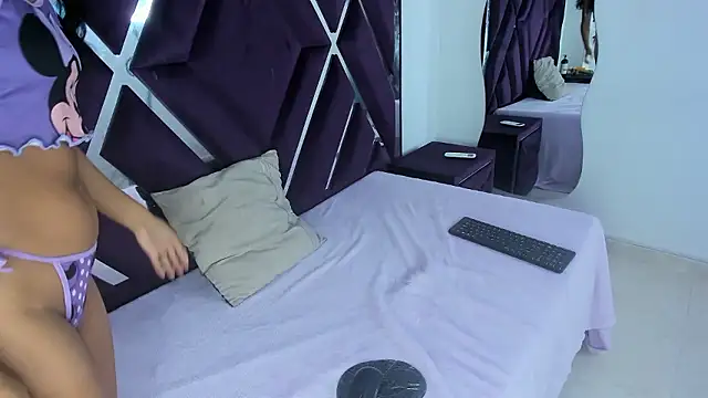 ninaasm online show from January 18, 1:18 pm