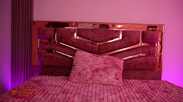 maddie ross  online show from November 16, 7:25 pm