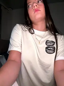 EmmiiGlow online show from January 18, 5:15 am