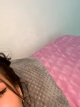 EmmiiGlow online show from December 20, 2:04 am