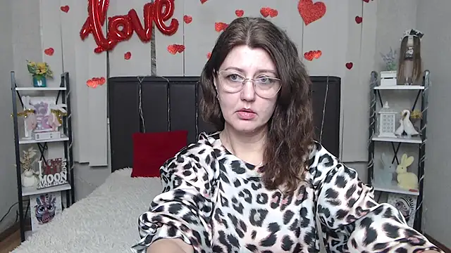 RoseHille online show from March 24, 6:13 pm