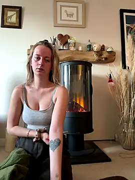 NaughtyAmore online show from December 5, 10:05 am