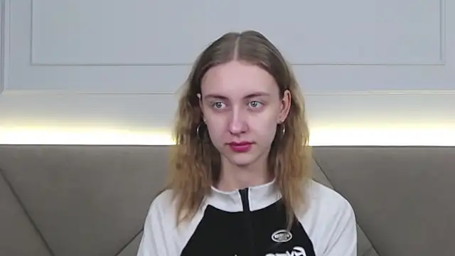 RachaelCute online show from December 18, 5:01 am