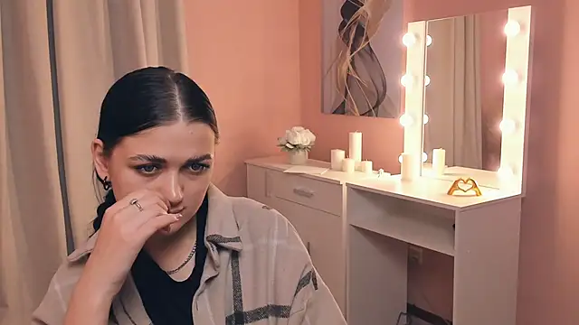 ShanelLevoy online show from November 14, 8:14 am