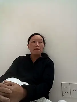 girl-hot2x online show from November 19, 11:16 pm