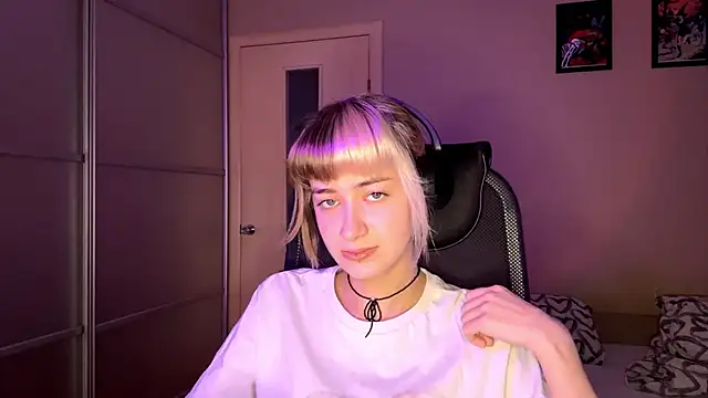 EmilySkyline online show from November 12, 5:16 am