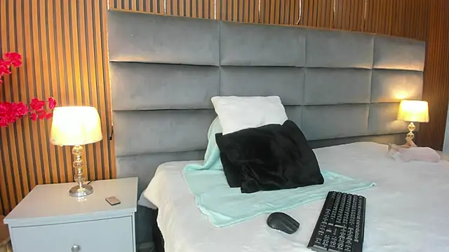 Lucy Vegas online show from January 19, 1:51 pm