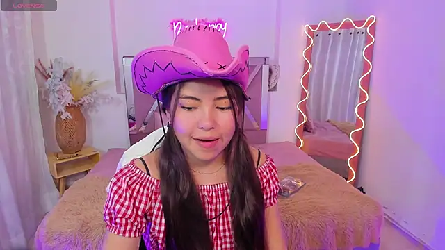 ISABELA TAY online show from November 26, 11:55 am