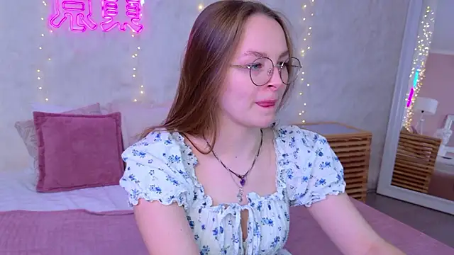 MadisonSmitt online show from February 3, 6:51 am