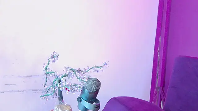 antonella contti  online show from November 26, 8:10 pm