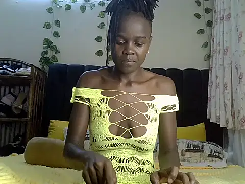 Toveyah  online show from November 13, 4:28 pm