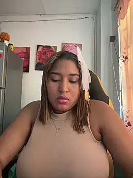 morena-2025 online show from June 22, 6:49 pm