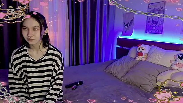 gollytiana online show from April 16, 3:23 pm