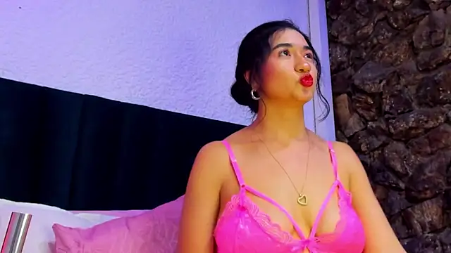 VictoriaRouge  online show from April 15, 8:48 am