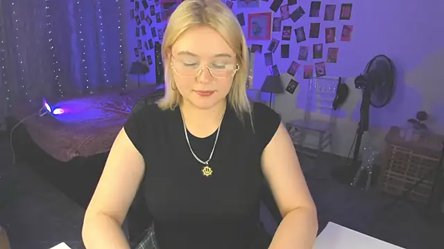 LouiseMous online show from July 7, 3:15 pm