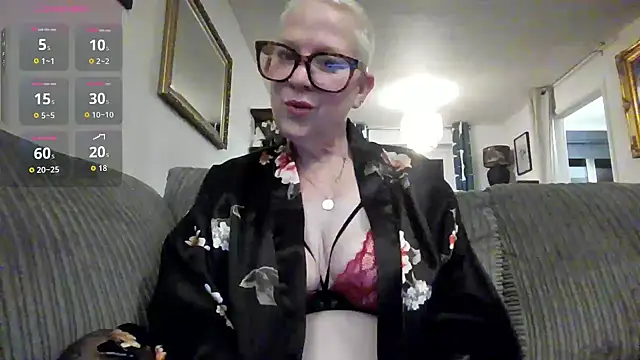 missyb x online show from February 18, 6:18 pm