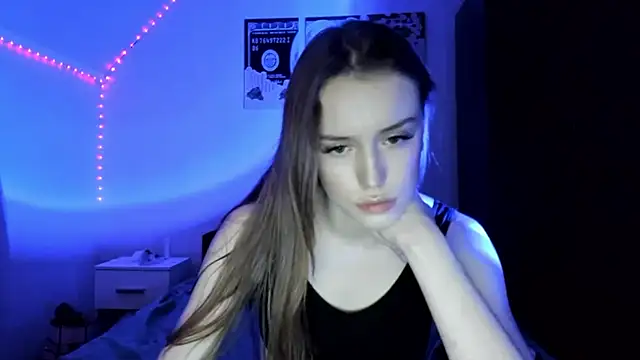 tinyglow online show from March 24, 10:15 pm