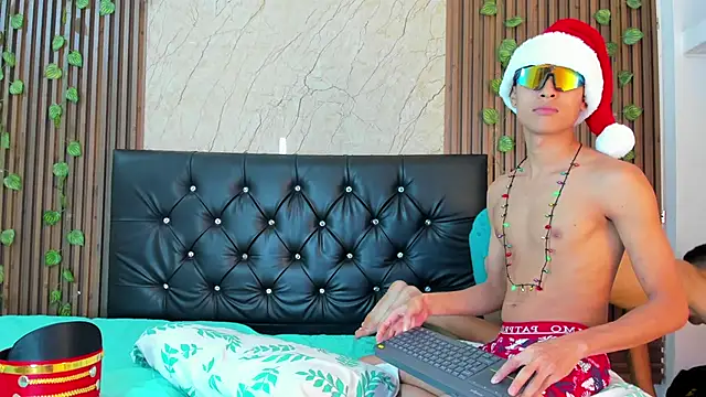 LiamSammer online show from December 16, 5:57 am