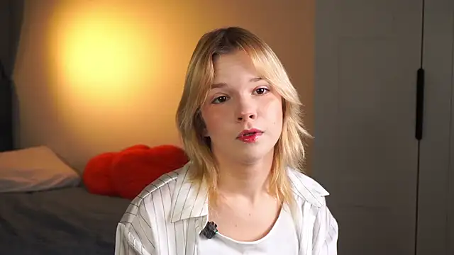 PhillisEsplin online show from November 23, 8:32 pm