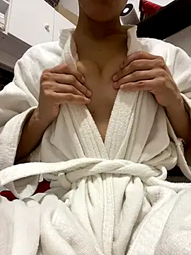 brunalameo online show from November 28, 4:43 pm