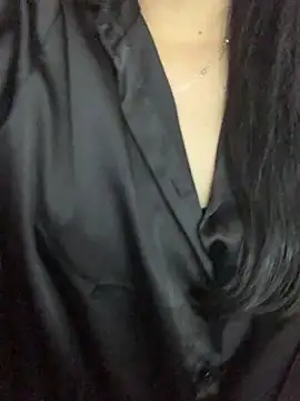 Hanni 22 online show from November 18, 3:24 pm