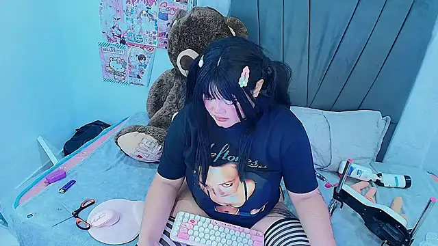 kittyhtxx online show from December 2, 4:47 am