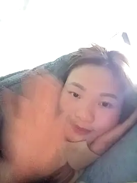 Lee-Thee online show from February 8, 3:27 pm