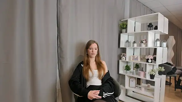 KarieBowery online show from November 22, 4:09 pm