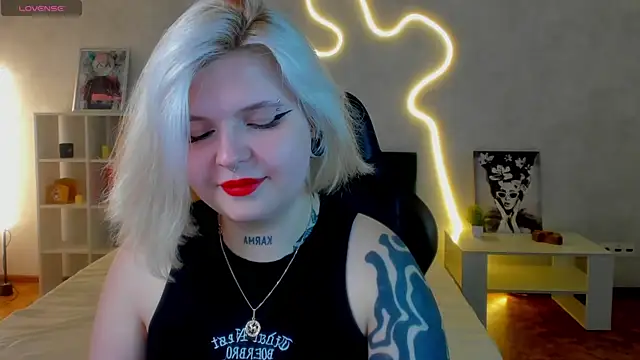 shadow  purrr online show from November 18, 1:28 am