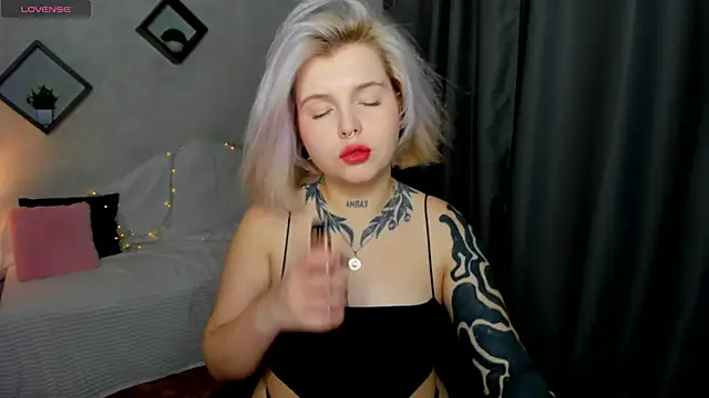 shadow  purrr online show from December 5, 1:27 am